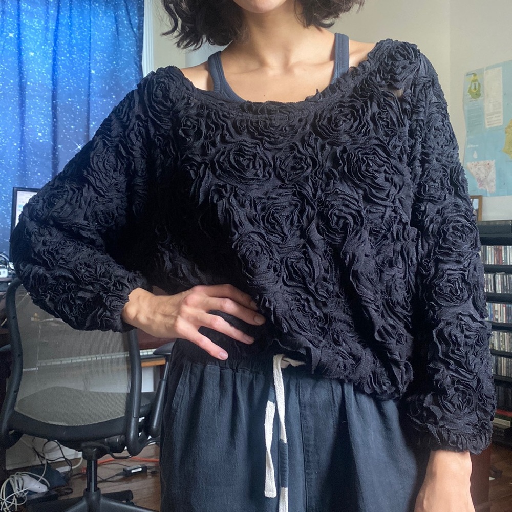 Flower patterned loose black top